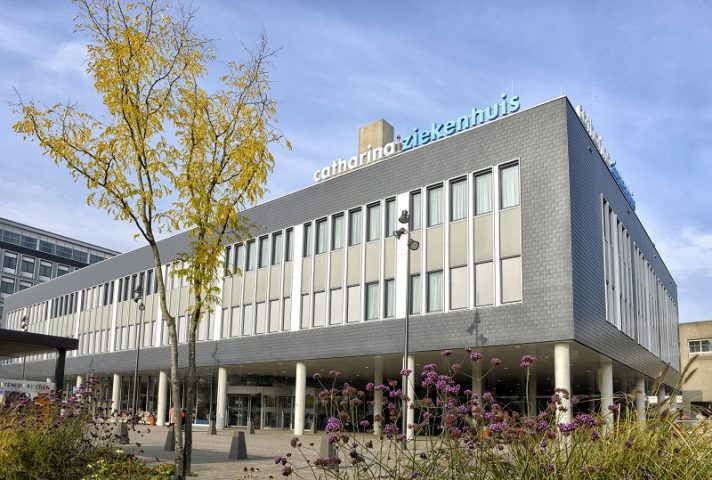 Werkzaamheden: draaideur als nieuwe hoofdingang