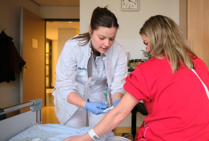 Sneller naar huis na behandeling hartklepontsteking: ‘Enorme impact op hun herstel’