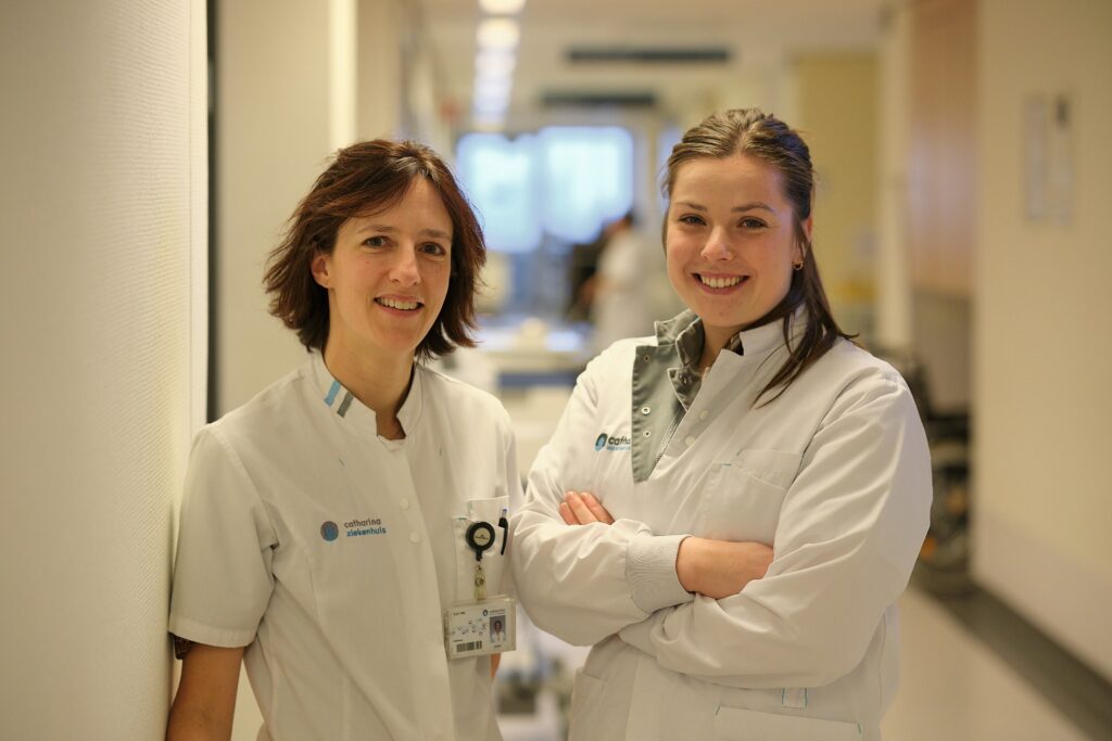 Susanne Felix en Yvette Bax. Foto: Jarno Verhoef/Catharina Ziekenhuis