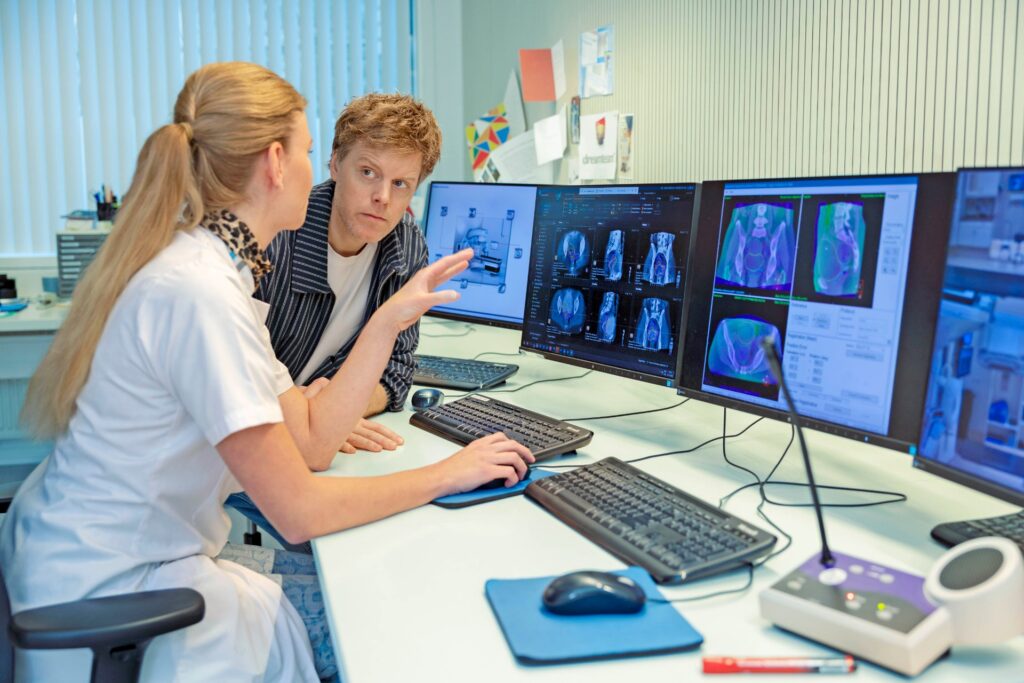 An-Sofie Verrijssen in gesprek met Lex Uiting. Foto: Chantal Spieard/PFZW