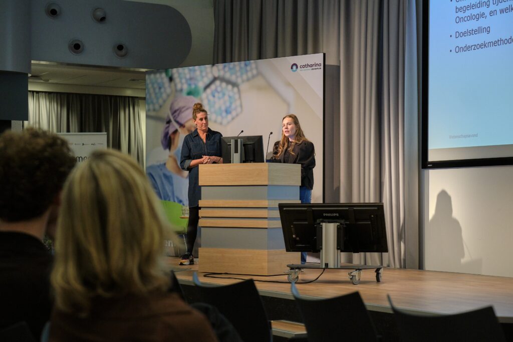 Eva Sliep (links) en Krissy Held. Foto: Jarno Verhoef/Catharina Ziekenhuis