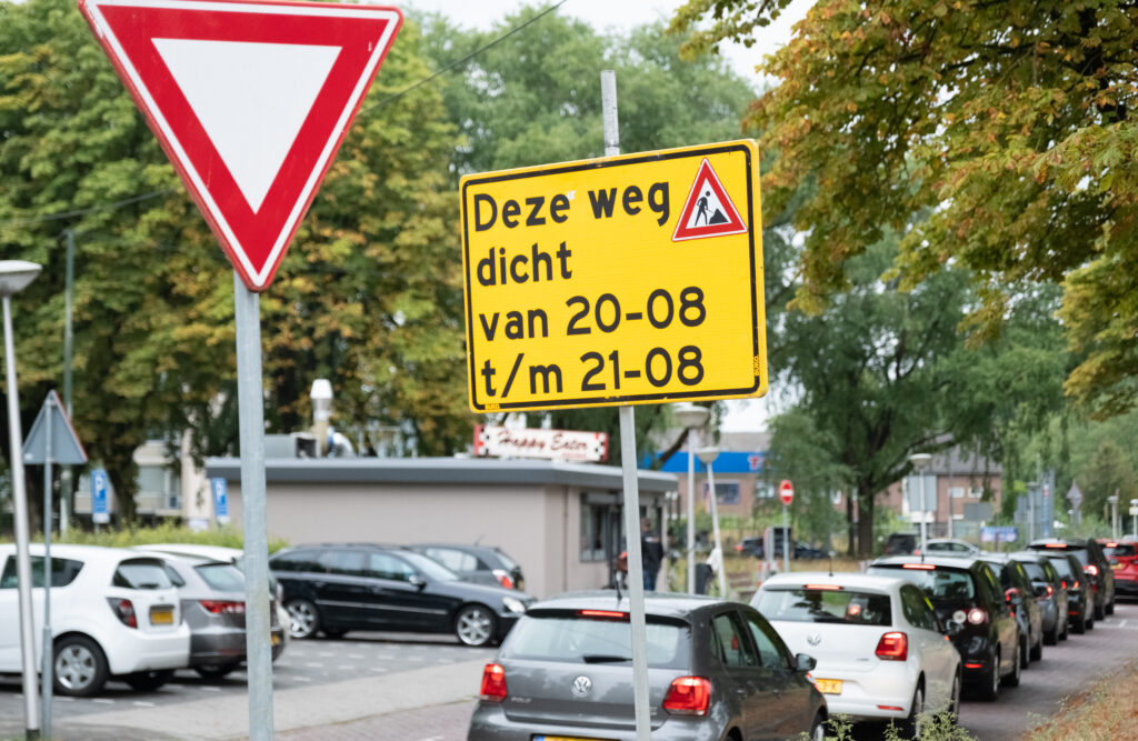 Op donderdag 20 en vrijdag 21 augustus voert de gemeente Eindhoven reparatiewerkzaamheden uit aan het straatwerk op de ventweg ter hoogte van cafetaria De Happy Eater. Daarom is de toegang tot de ventweg vanaf de Doctor Cuyperslaan gedurende deze twee dagen afgesloten.