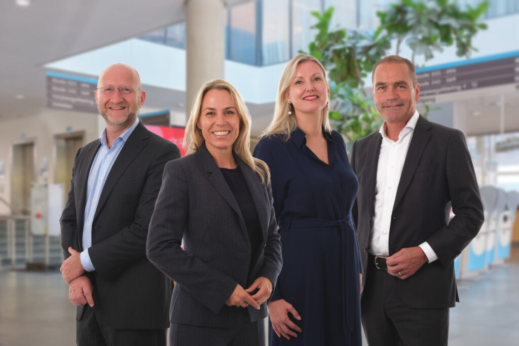 De vier dit jaar aangetreden leden Raad van Toezicht: van links naar rechts Jean-Paul de Vries, Jennifer van der Leegte, Tamara van Scheijndel en Carlo van Kemenade. Foto: Jarno Verhoef/Catharina Ziekenhuis