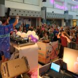 DJ La Fuente laat kinderen dansen in Catharina Ziekenhuis